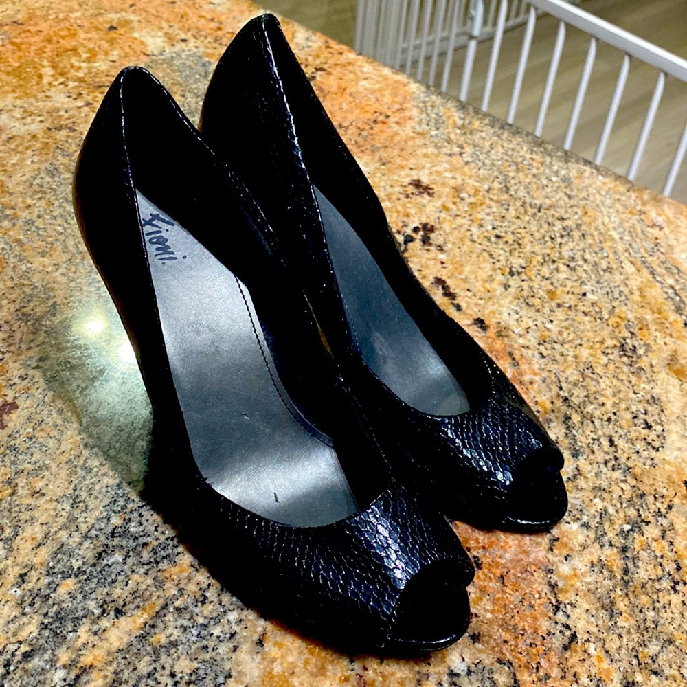 Fioni Peep Toe Pumps black heels size 8